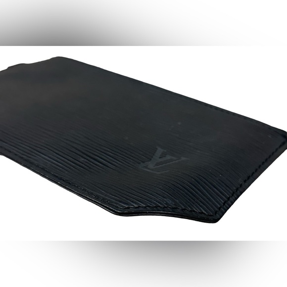 63. Authentic Louis Vuitton| EPI Leather Clutch - Picture 4 of 8